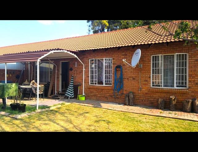 3 BEDROOM TOWNHOUSE FOR SALE IN ANNLIN